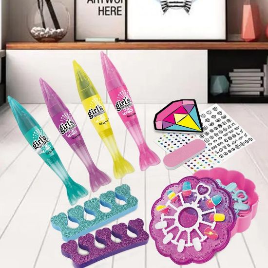 صورة أقلام فن الأظافر من فتيات المبدعات